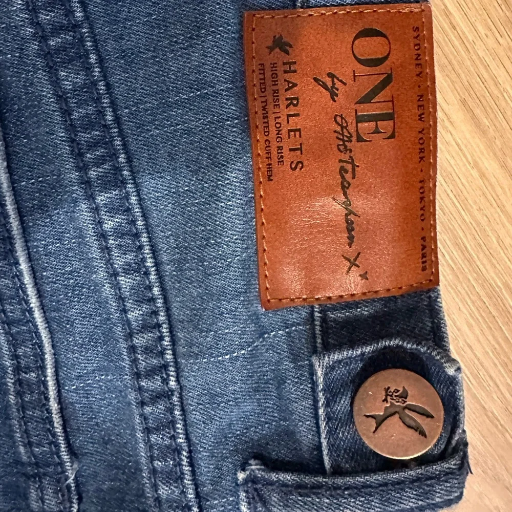 One by One Teaspoon denim shorts size 28; like new! - Picture 6 of 9